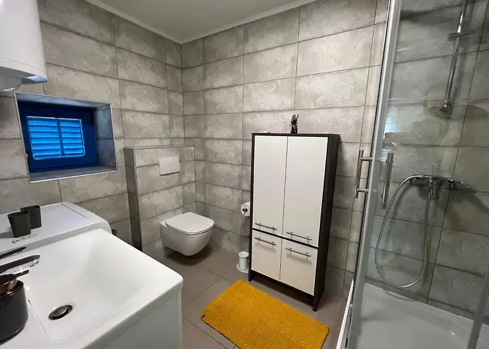 Doneto, In Private House *