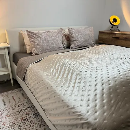Διαμέρισμα Doneto, In Private House *