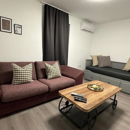 Doneto, In Private House * Ριέκα